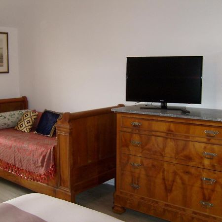 Maison Des Isles Saint-Hilaire-du-Harcouët Esterno foto