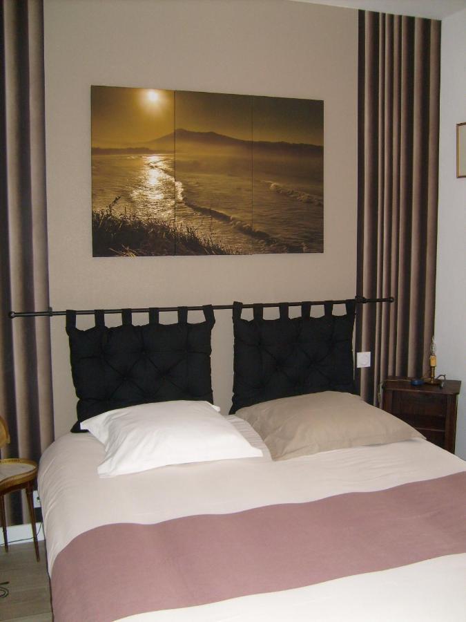 Maison Des Isles Saint-Hilaire-du-Harcouët Esterno foto