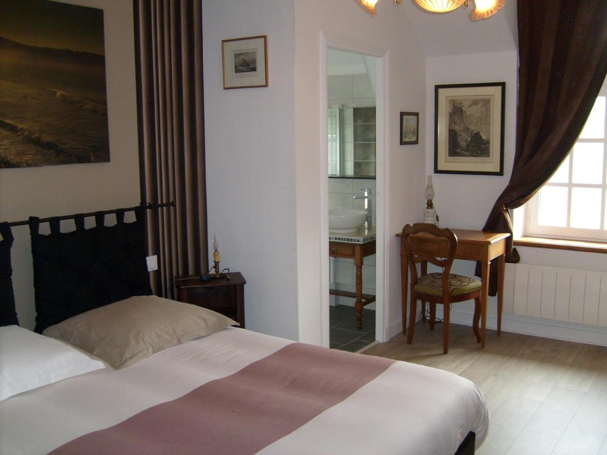 Maison Des Isles Saint-Hilaire-du-Harcouët Esterno foto